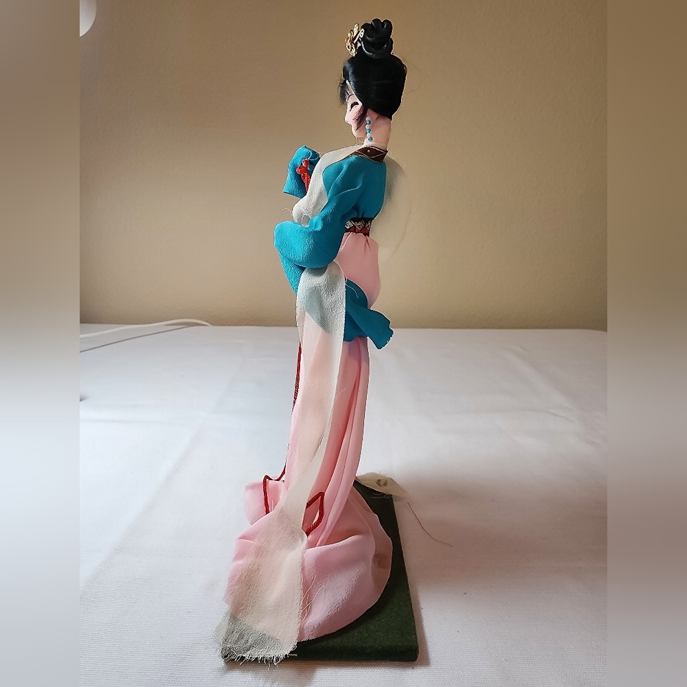 Japanese Geisha doll - Picture 4 of 16